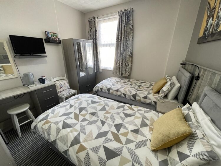 Immaculate and well appointed Guest House For Sale For Sale in Paignton Photo 4
