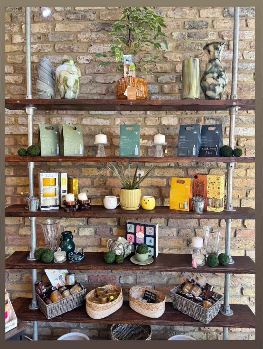 Dutch inspired Florist for sale in thriving Clapham with Potential for Alternative Use Photo 4