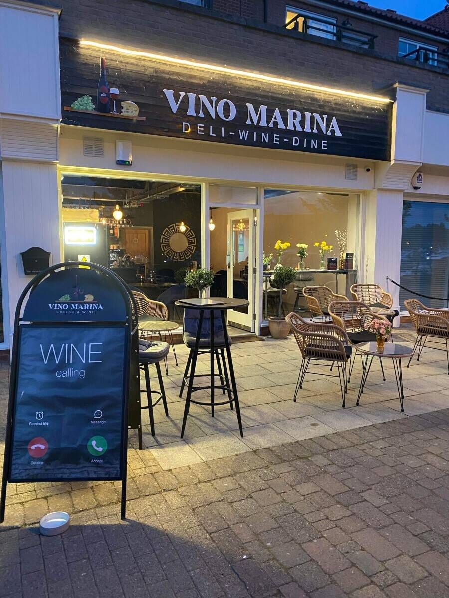 Restaurant and wine bar Photo 5