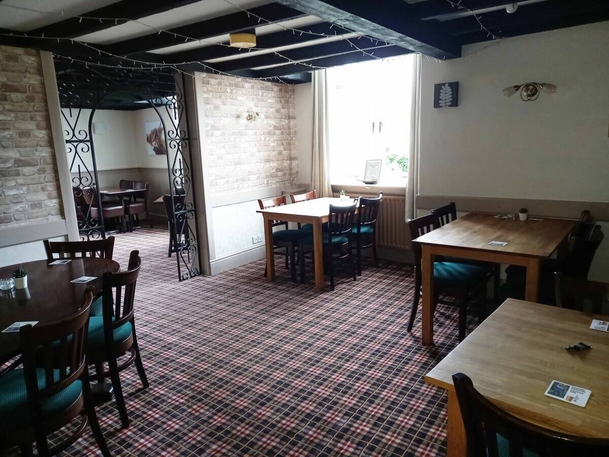 DEVON - VILLAGE FREEHOUSE CLOSE TO TOWN AND MAJOR CITY Photo 4