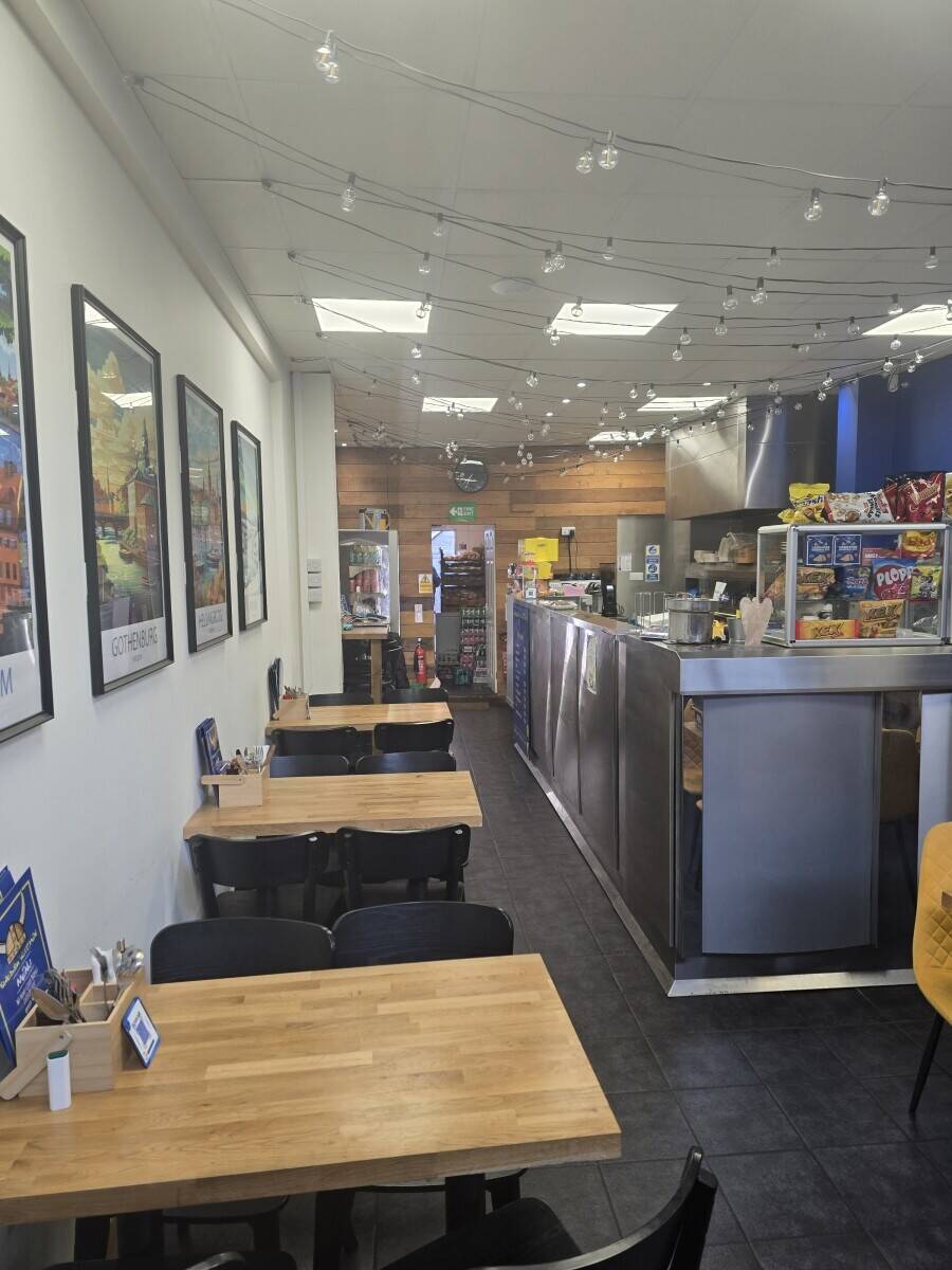 Lovely little cafe for sale in the village of higham ferrers  Photo 4