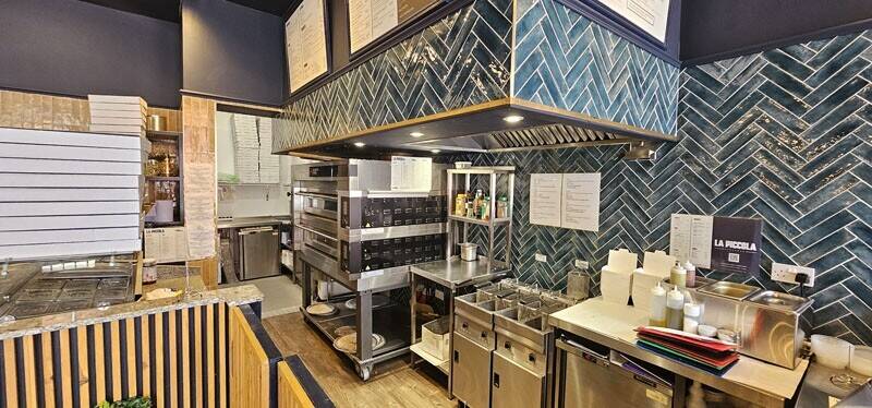 Outstanding Pizzeria/Takeaway/Restaurant Opportunity within affluent suburb of Bothwell