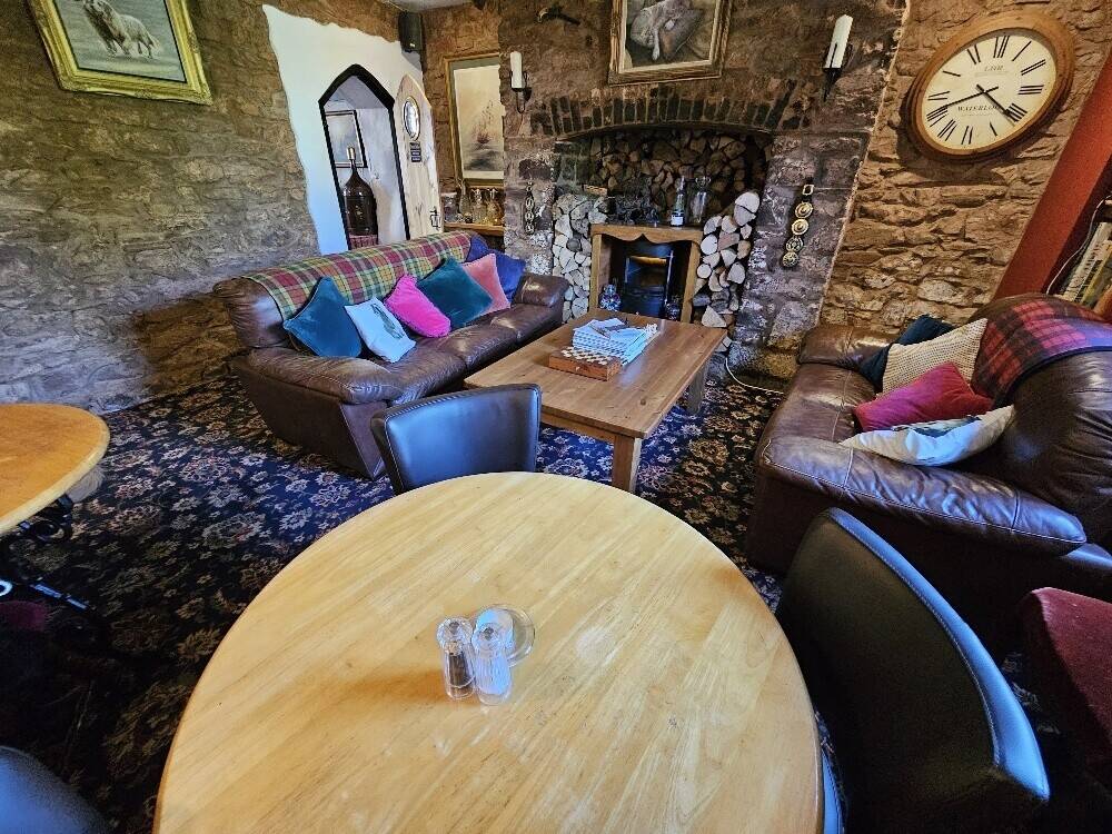 Devon Village Inn With 5 Letting Rooms, a Letting Apartment and 3 Bedroom Owners Accommodation Photo 4