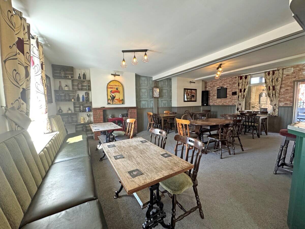 18TH CENTURY VILLAGE PUB IN EAST YORKSHIRE