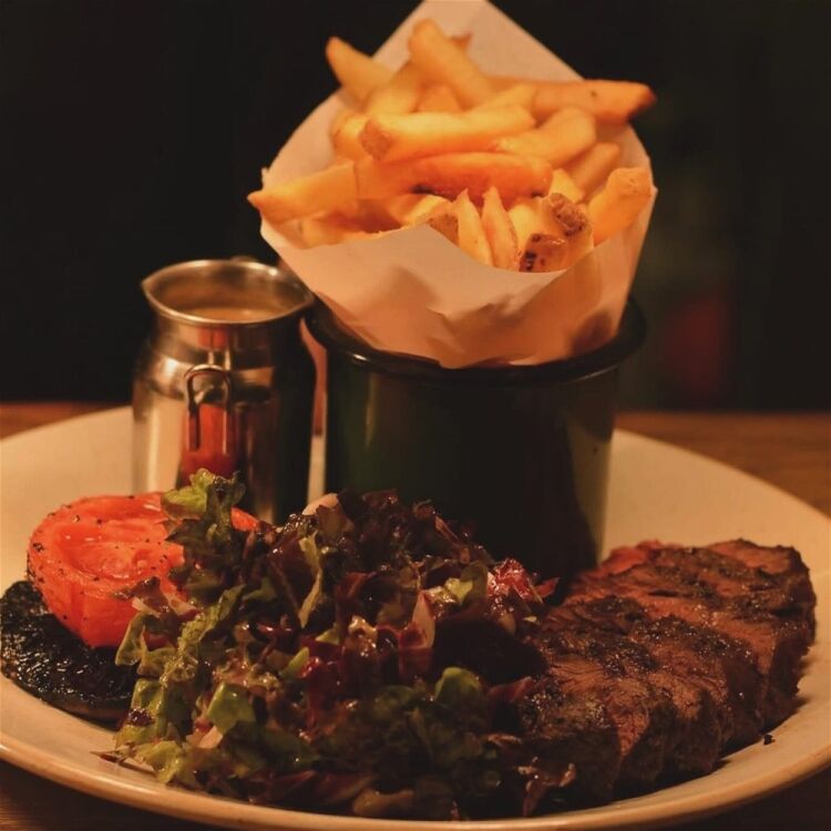 AWARD-WINNING RESTAURANT