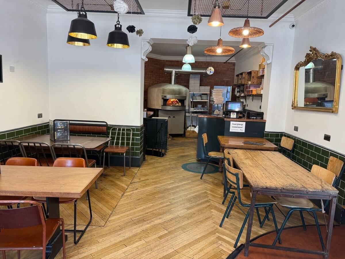 Cafe and wood oven pizzeria for Sale Photo 4