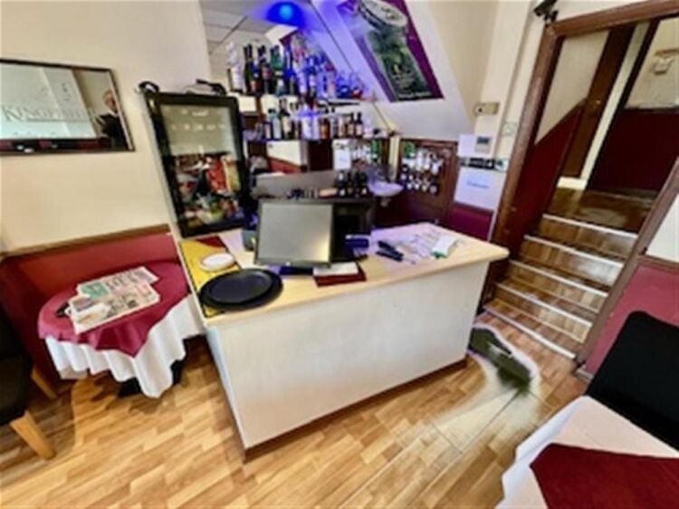 LEASEHOLD LIC. INDIAN RESTAURANTROOMS ABOVE - POSSIBLE ACCOMMODATION Photo 4