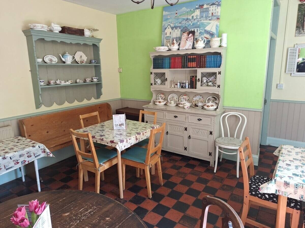 Quintessential cafe/tea room with huge potential