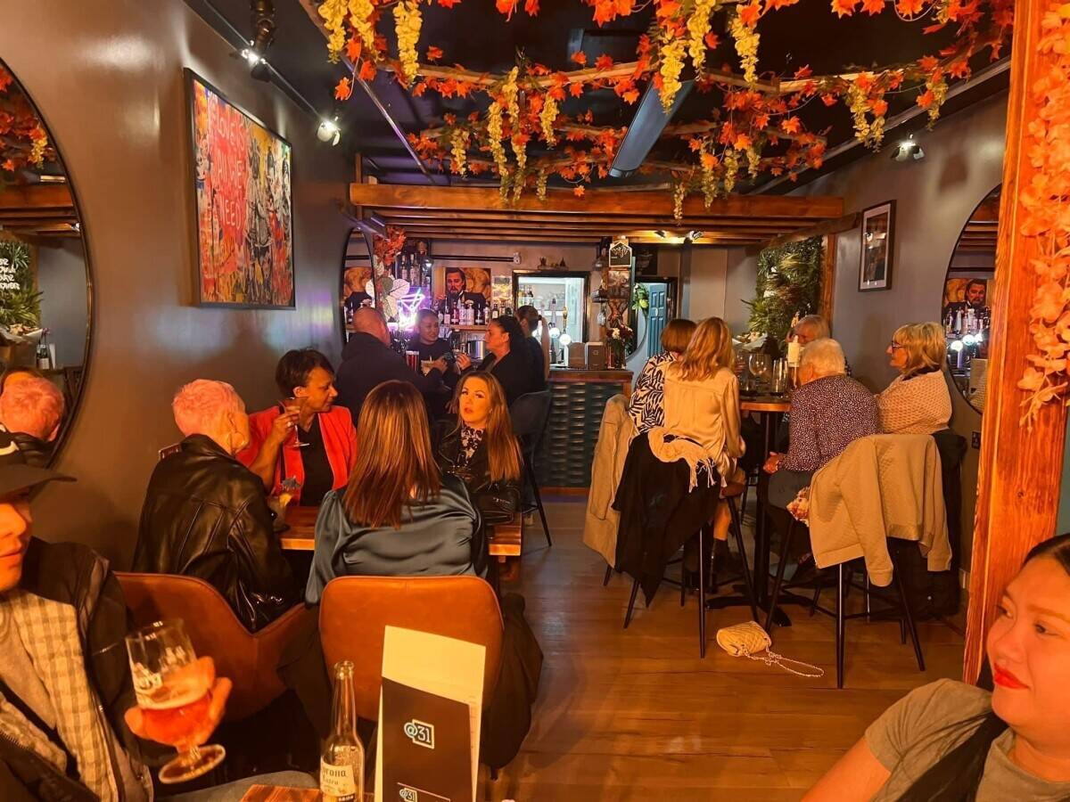 Bar / restaurant for Sale - Free of Tie Leasehold - Town Centre Location Photo 4