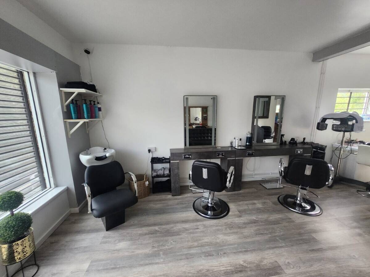 Salon, Barbers, Nails, and Beauty shop for sale in Tunbridge Wells