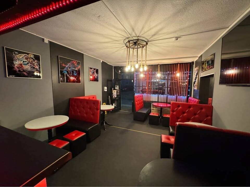Cocktail and Music Bar in LLangollen for sale Photo 4