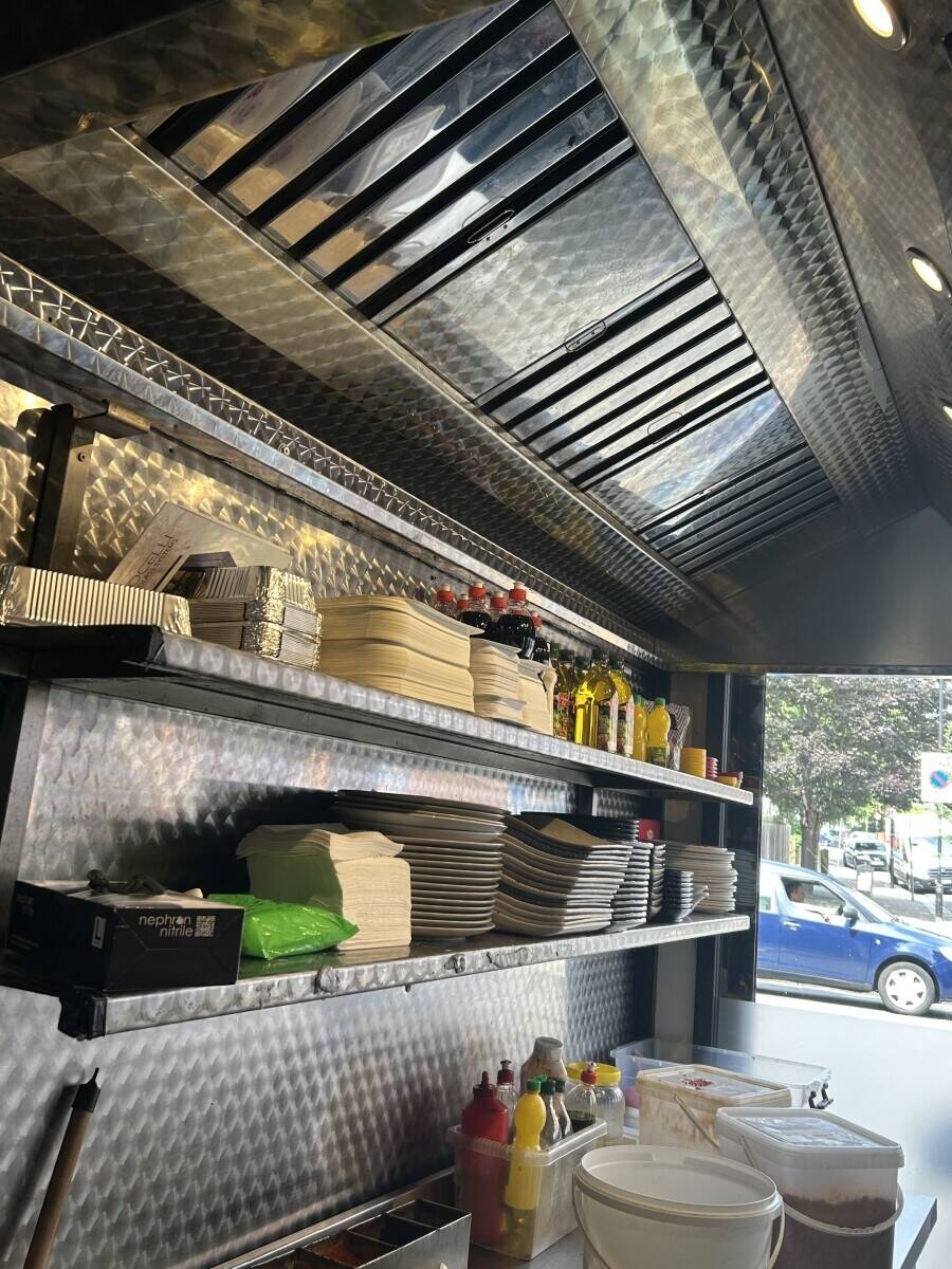 Established Turkish Restaurant with 2 bedroom flat upstairs included. Photo 4