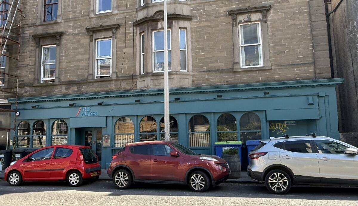 Free of tie Bar opportunity in superb trading location, Dundee (Ref 1749)
