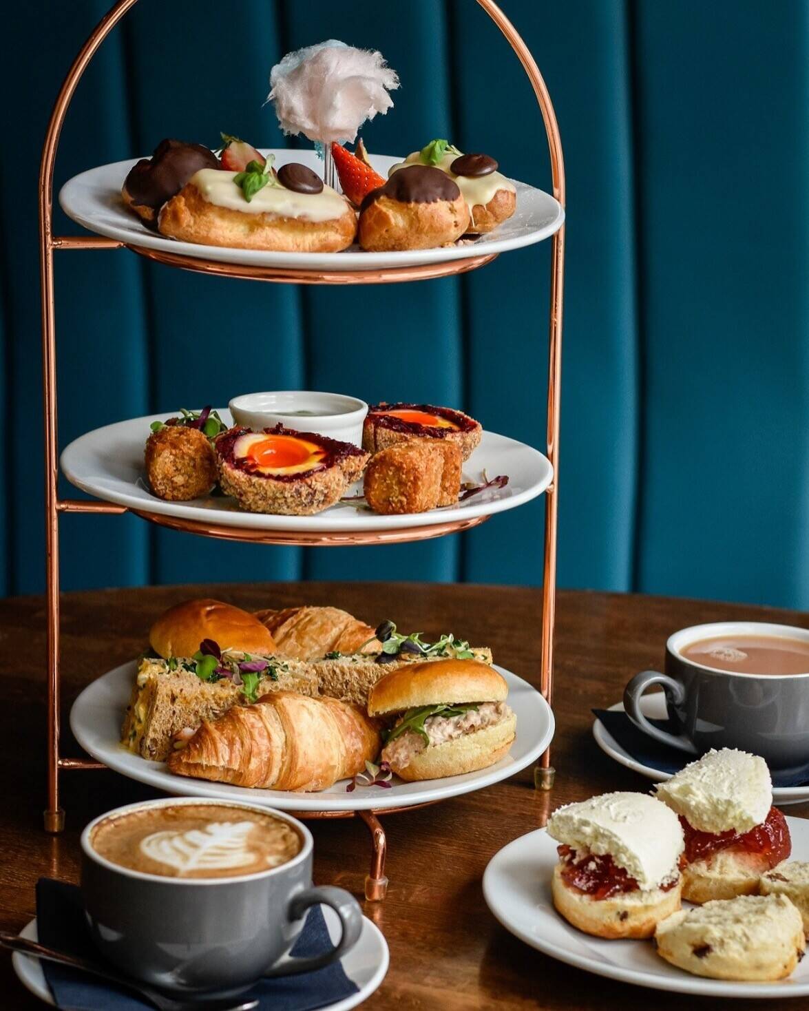 Thriving High Street Caf&eacute;/Restaurant &ndash; Prominent Location &ndash; Daytime Trade Only &ndash; &pound;600K Turnover