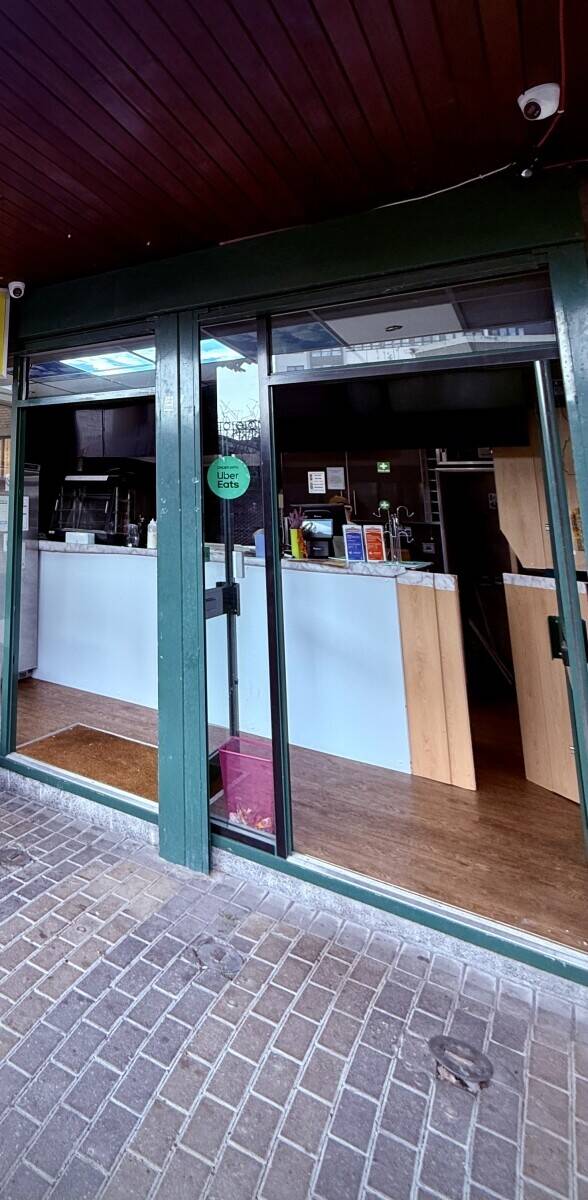 Takeaway Fast Food Restaurant for Sale, Great for Self-Sponsorship Opportunity