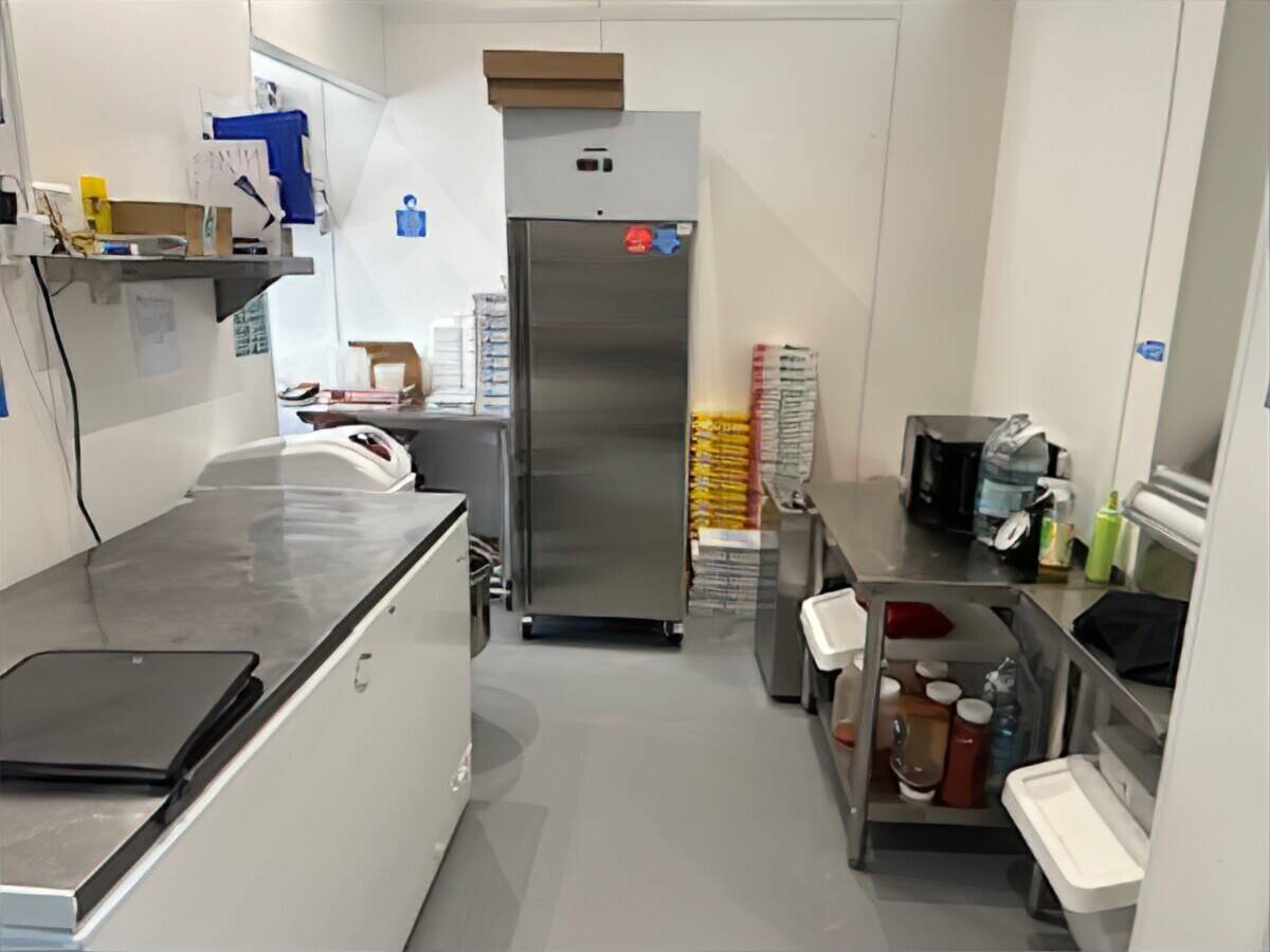 FISH CHIPS AND PIZZA TAKEAWAY IN TYNE AND WEAR Photo 4