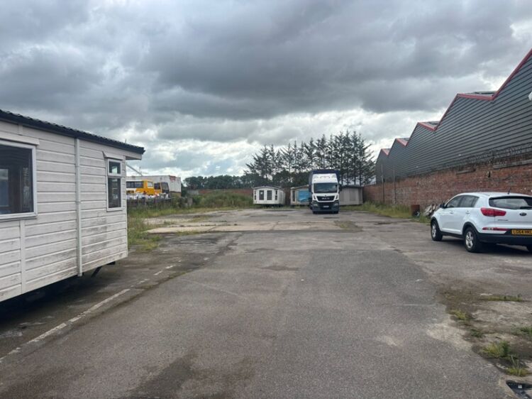 Fully Equipped Yard & Automotive Workshop Near Port of Hull