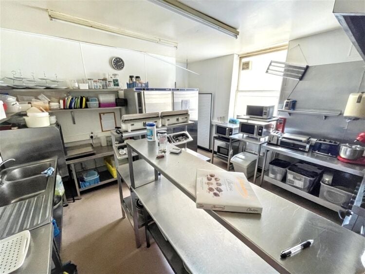 A Unique Opportunity to Acquire a Landmark Property in the Heart of a Thriving Market Town For Sale in Newton Abbot Photo 4