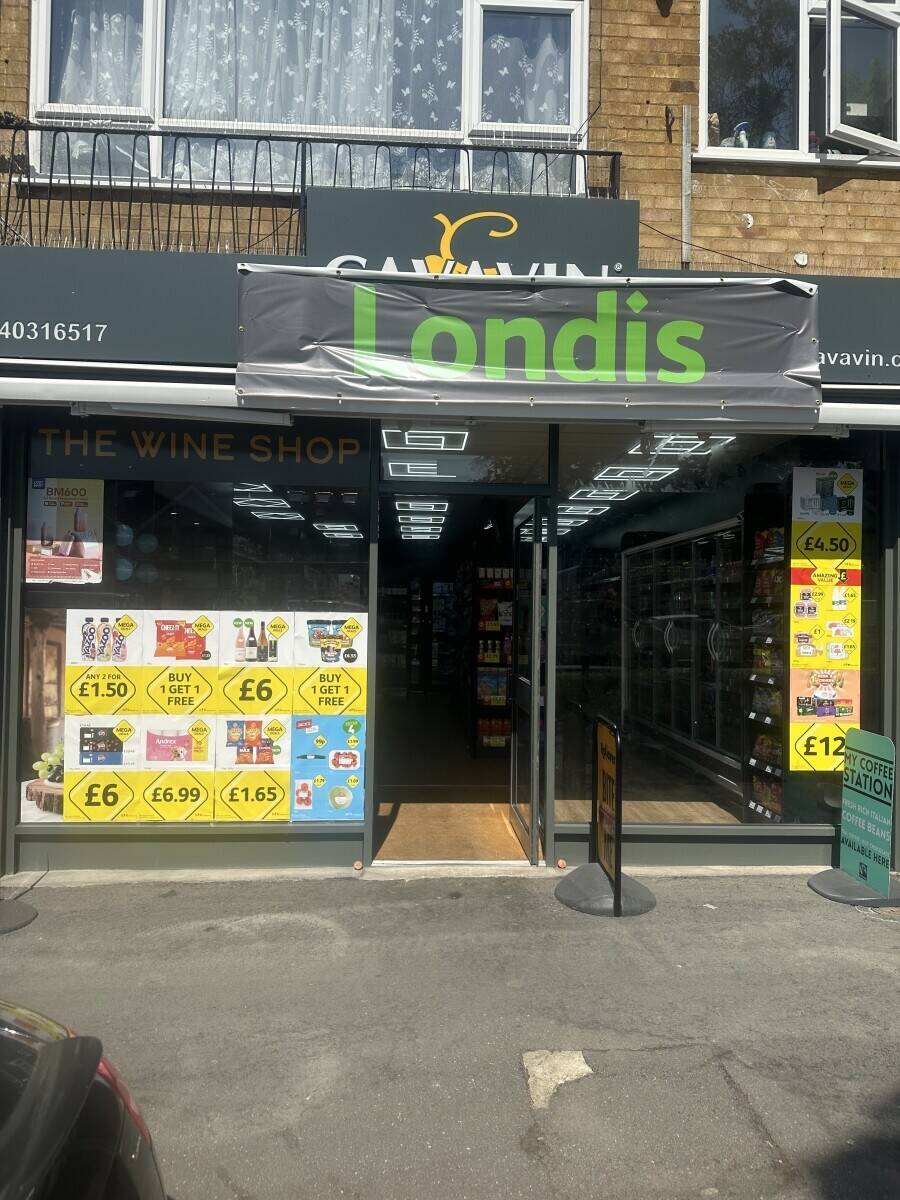 Off licence  Photo 4