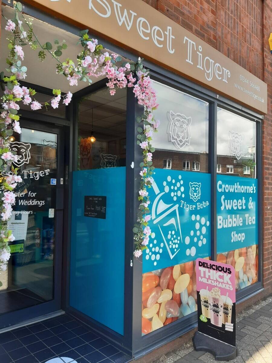 Established Sweet  & Bubble Tea shop in Crowthorne High St - Berkshire