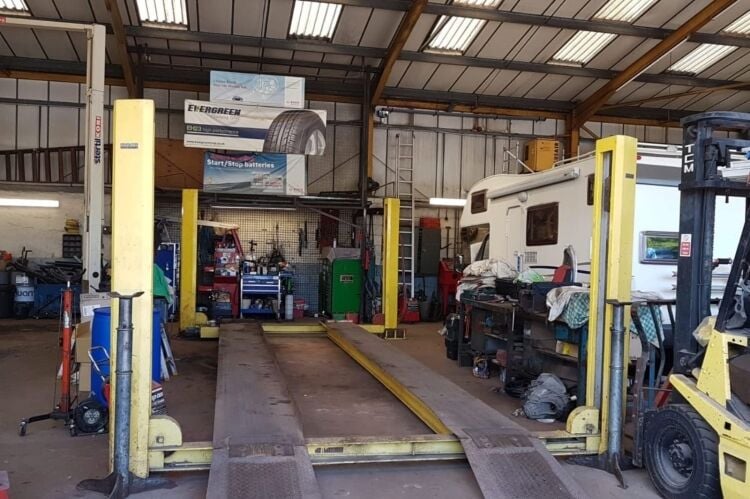 Established MOT Garage - Burnley Photo 4