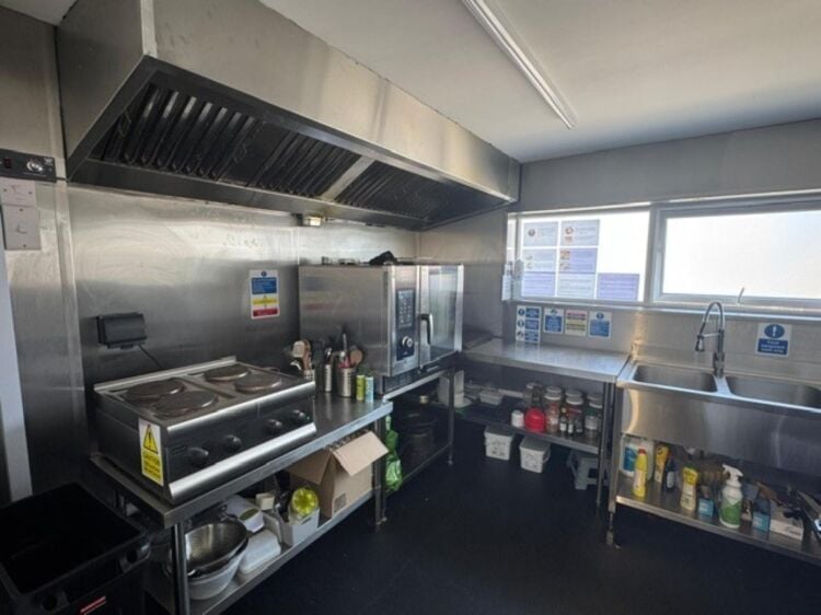 Leasehold Healthy Fast Food Takeaway & Meal Prep Franchise Located In Bromsgrove Photo 4