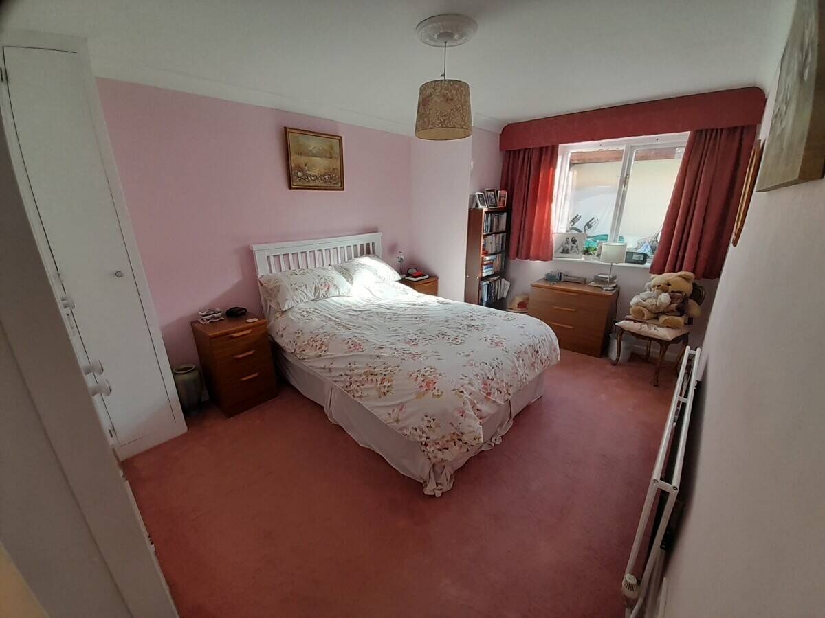 CONWY - DETACHED SIX BEDROOM GUEST HOUSE IN THE SEASIDE TOWN OF LLANDUDNO Photo 4