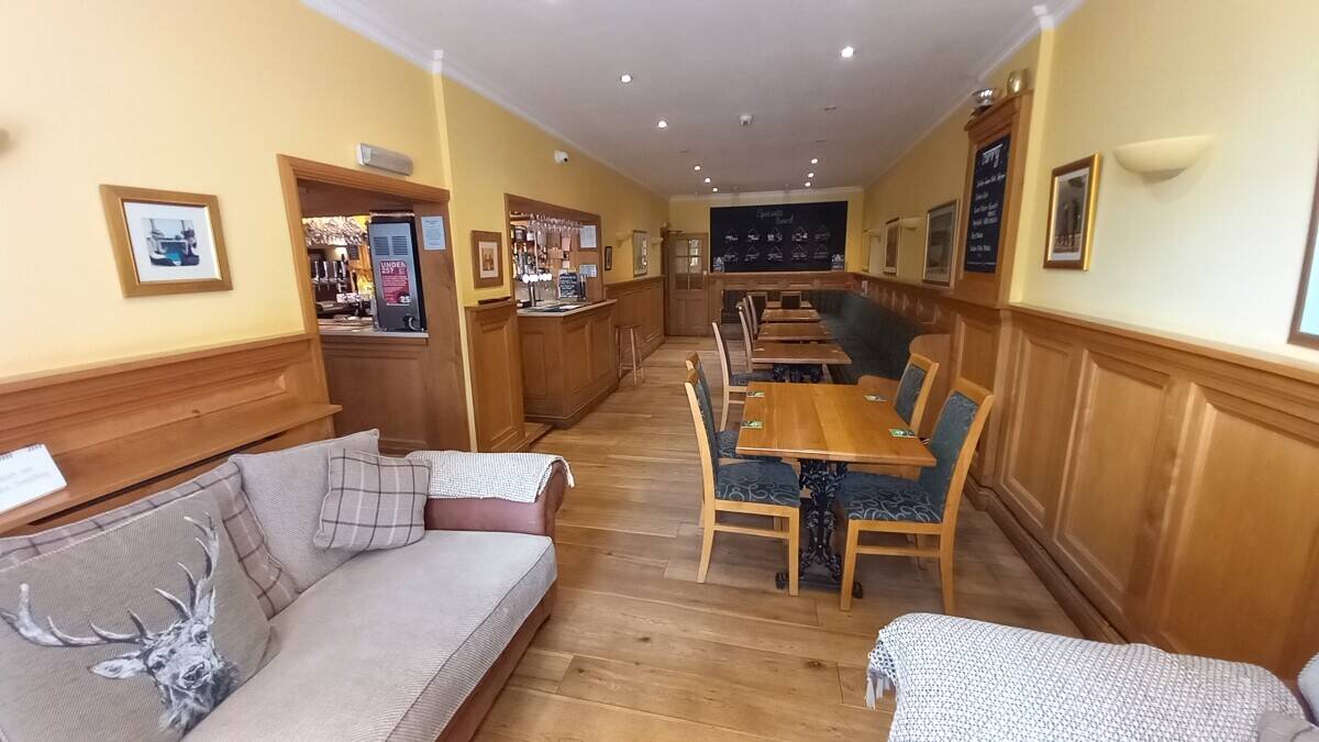 MID WALES - PROMINENT MARKET TOWN HOTEL WITH ESTABLISHED TRADE