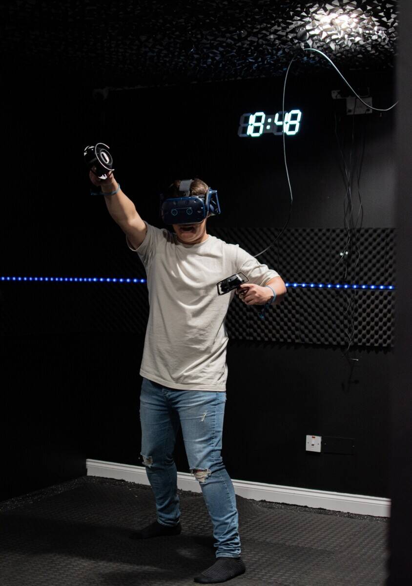 VR Gaming Venue For Sale in Aberdeen &ndash; 5★ Reviews, Fully Equipped Photo 4