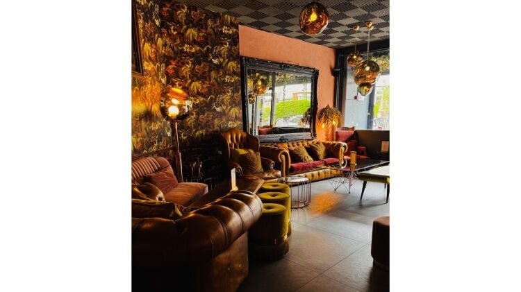 Thriving Speakeasy-Style Cocktail Lounge in affluent North London Photo 4