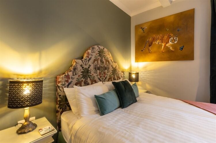 An Historic Somerset Landmark with a Modern Twist For Sale in Bridgwater Photo 4