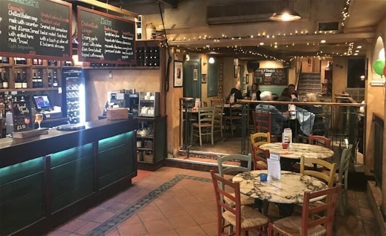 AUTHENTIC ITALIAN RESTAURANT IN A CENTRAL LOCATION Photo 4