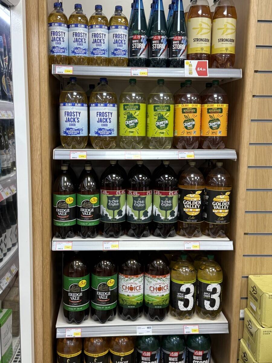 Busy off license shop for sale Photo 4