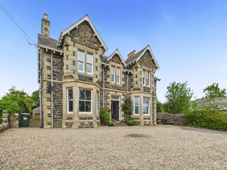 Victorian Residence with Cottage, Stunning Views, Prime Pitlochry Location