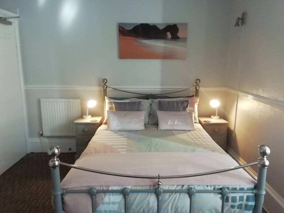 Immaculate Sea View Guest with Pretty Garden Photo 4