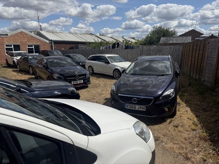 Thriving Car Dealership in Prime Buckinghamshire Spot Photo 4