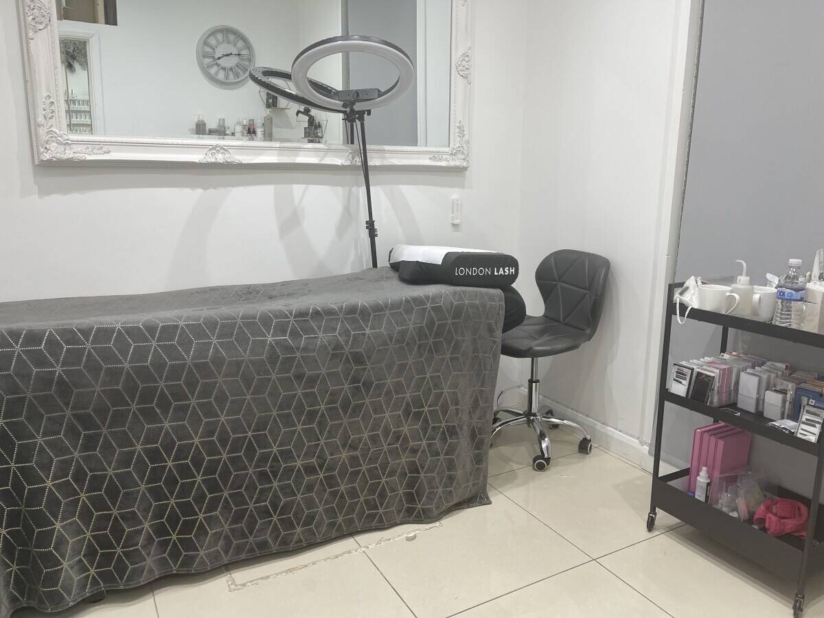 Beauty and Barber Shop for Sale in Chatham Kent Photo 5