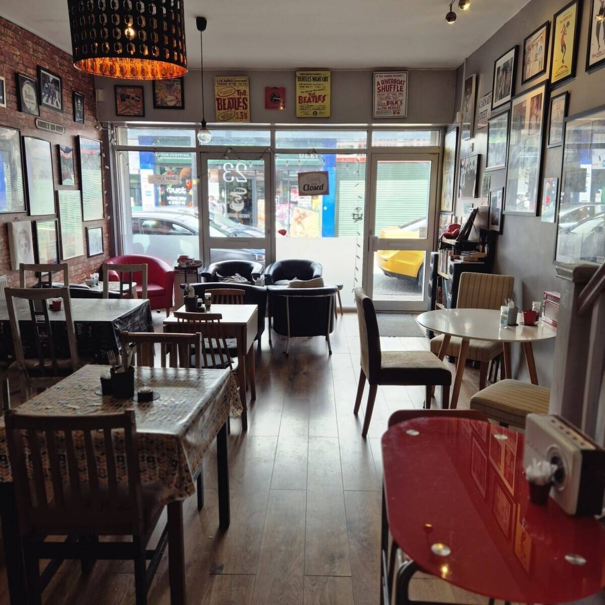 Well-Established Café in Leigh Town Centre Photo 4