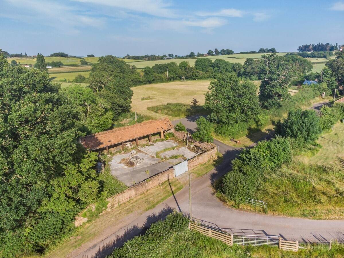 Farm House plus The Retreat -  Thriving Guest Business that sleeps 16 Photo 4