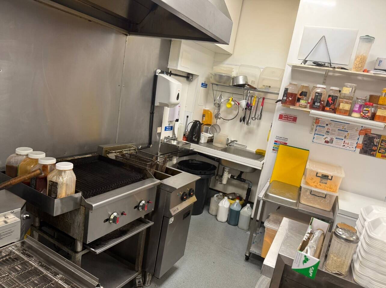 Fully equipped kitchen for sale Bradford Photo 4