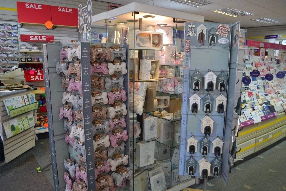 Thriving Gift & Card Shop in Aldridge Town Centre – High Footfall & Prime Location! Photo 4