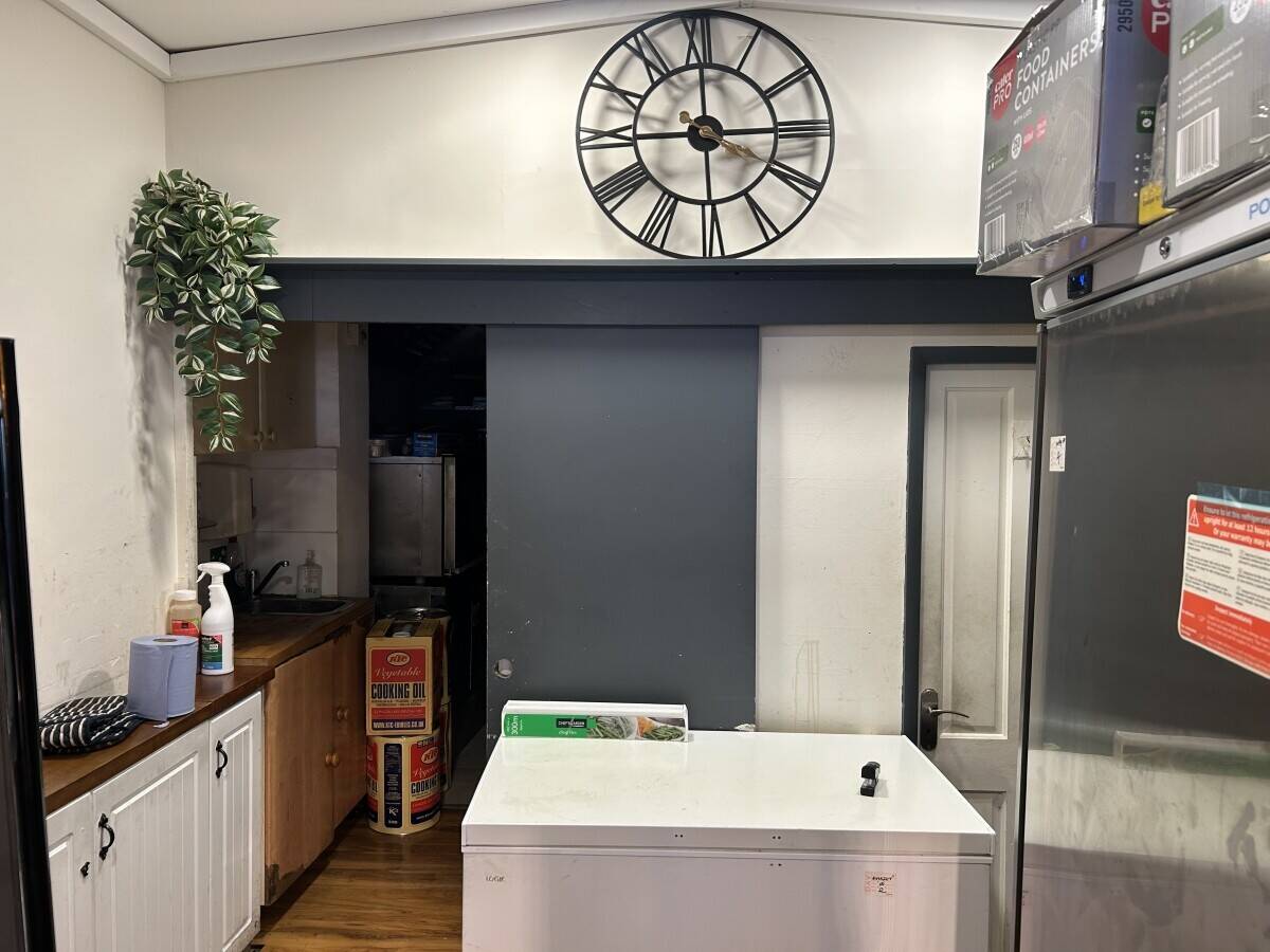 Afro-Caribbean Soulfood Takeaway Restaurant For Sale in Acton West London Photo 5