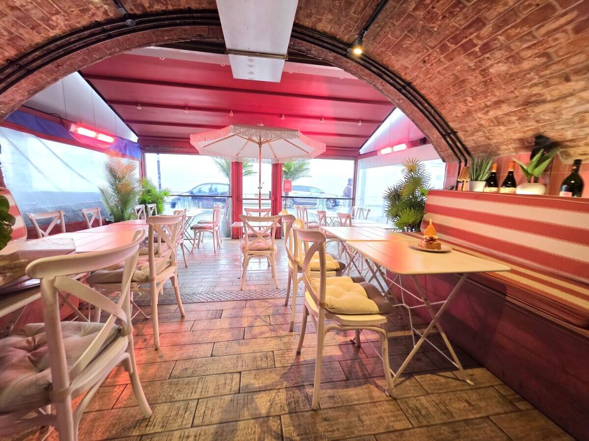 LICENSED SEAFRONT RESTAURANT/CAFE - WESTCLIFF-ON-SEA