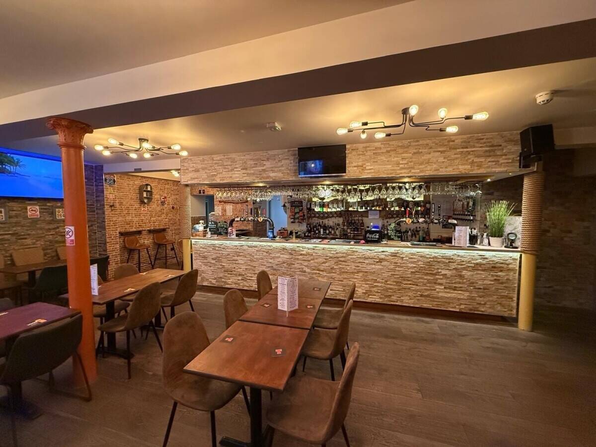 Immaculately presented town centre pub with huge potential (ref 1760) Photo 4