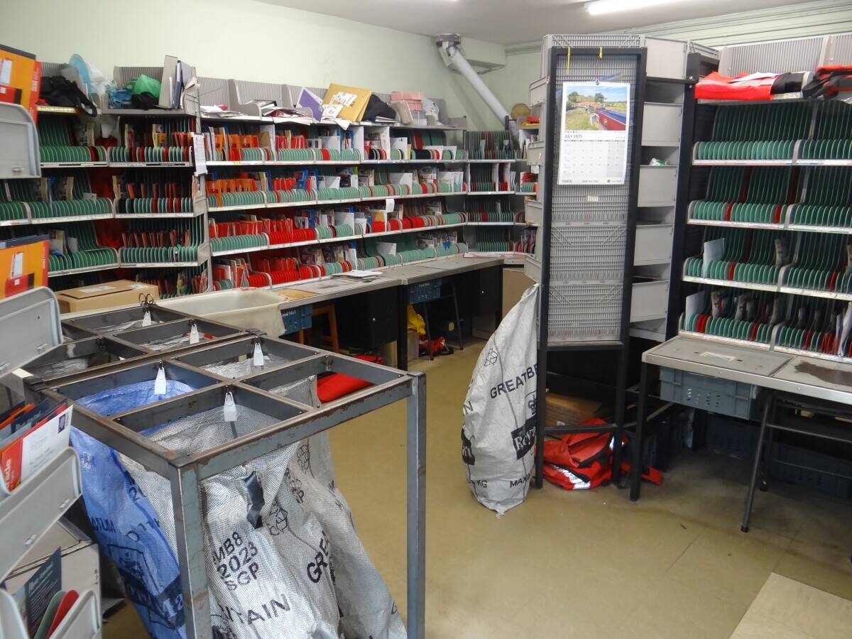 Unopposed Community Status Post Office with Mailwork (sorting office)