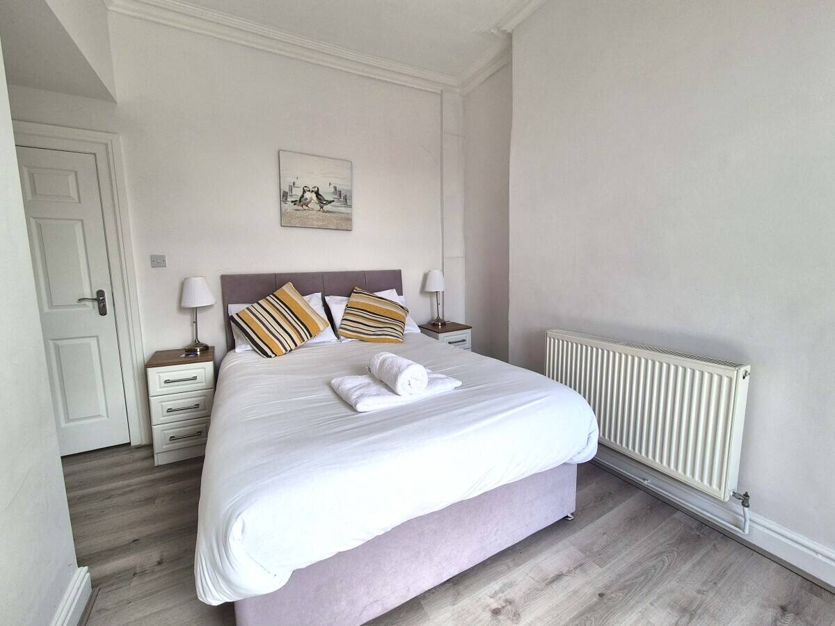 CONWY – FULLY REFURBISHED BED & BREAKFAST LOCATED ON LLANDUDNO’S NORTH SHORE