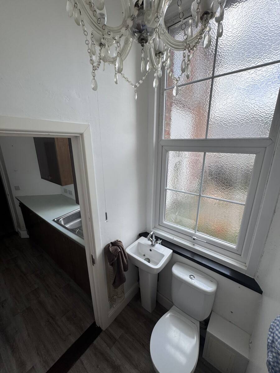 Beauty salon ready to let - currently not trading