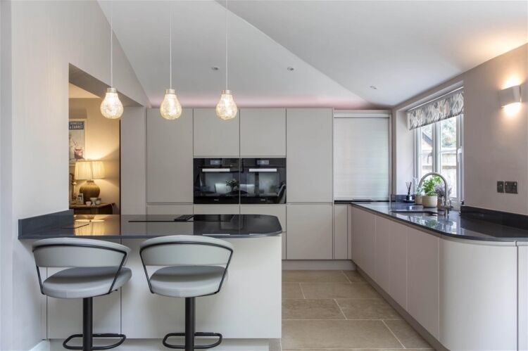 BESPOKE LUXURY KITCHENS