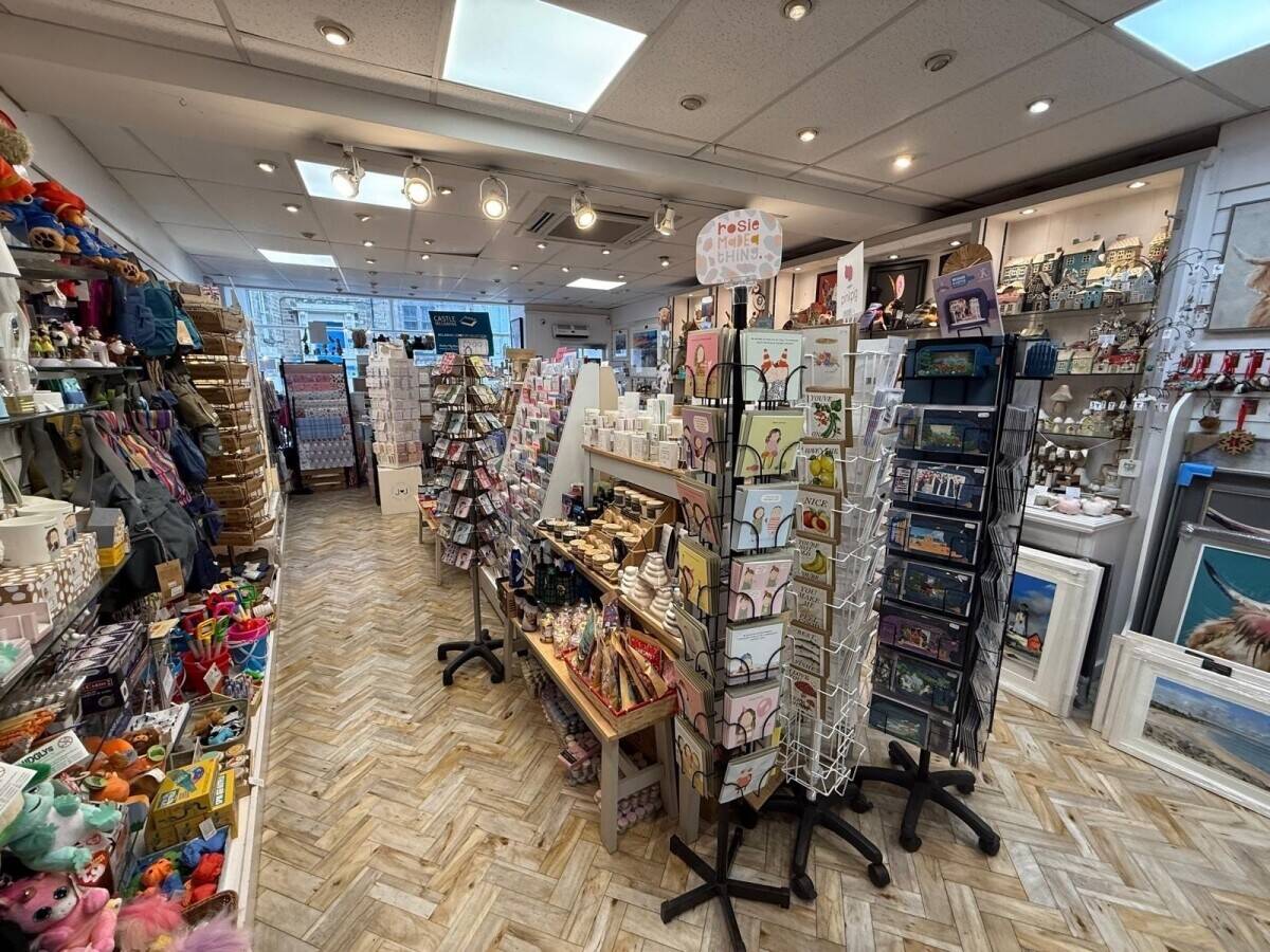 An outstanding gift shop occupying a 100% prime retail pitch in St Andrews (ref 1761) Photo 4