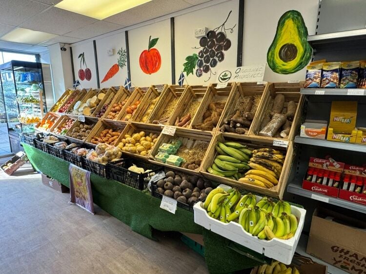Long Established Fruit & Veg Shop in Castlemilk Photo 4